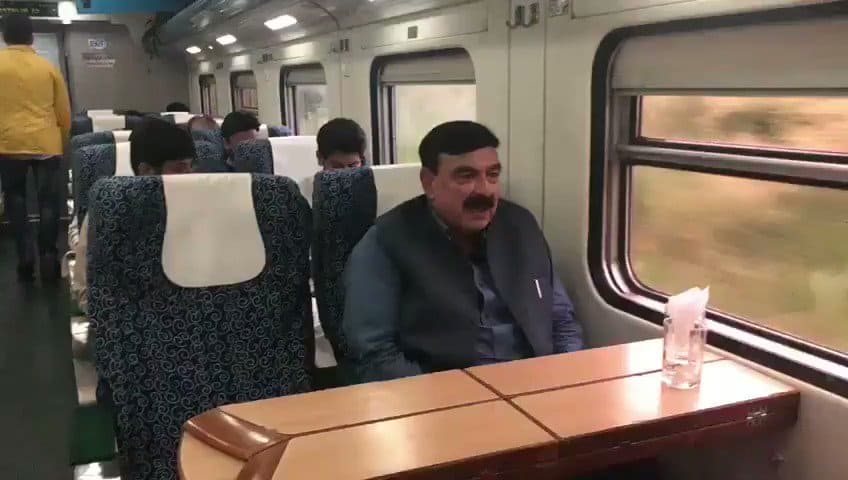 Railways suffer losses worth over Rs28bn in PTI’s first eight months