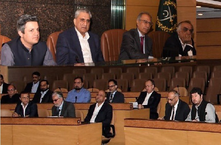 Business tycoons complain of govt’s actions to Gen Bajwa