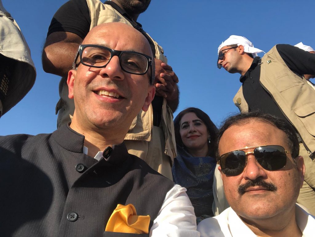 Aneel Mussarat didn’t get a selfie with Manmohan but guess who all he did get one with
