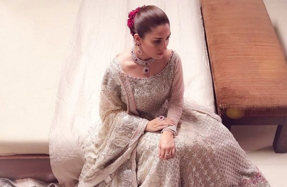 Demand for Ayeza Khan’s nikkah dress from ‘Meray Paas Tum Ho’ skyrockets after iconic scene