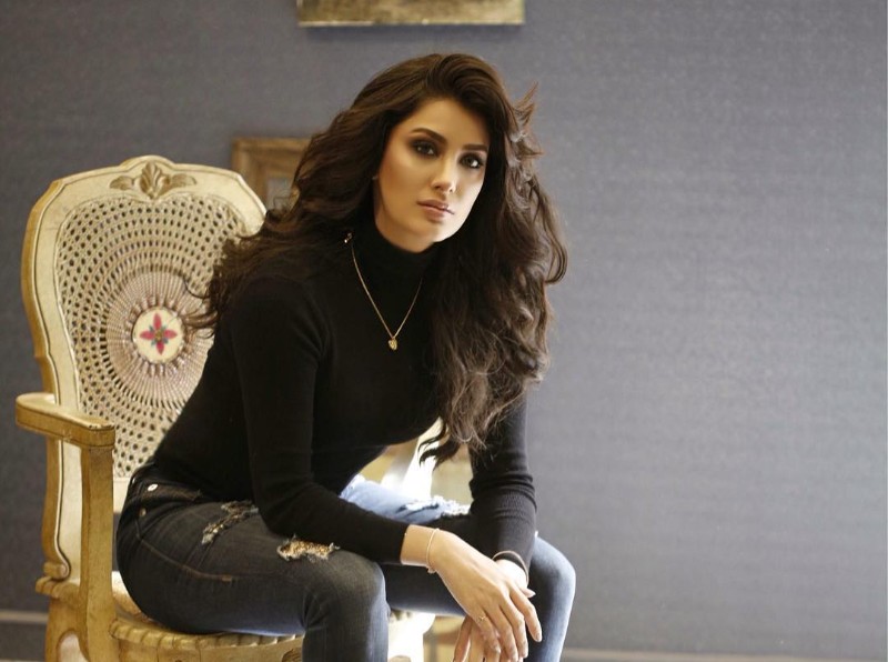 Mehwish Hayat is thinking of becoming an artist by ‘taping karela’ to wall