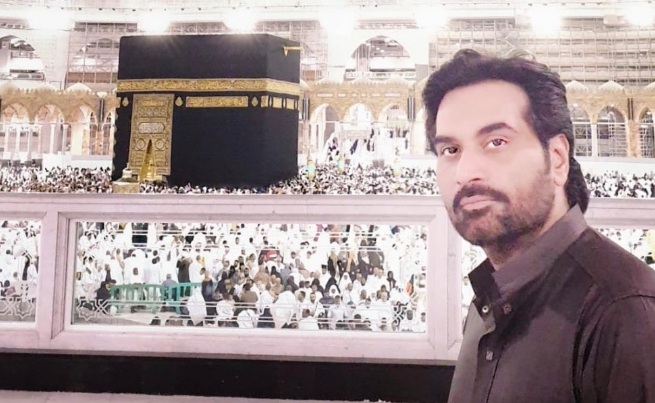 Humayun Saeed welcomes New Year at Makkah, performs Umrah