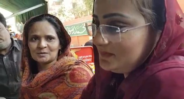 VIDEO: PML-N’s Azma Bokhari hits back, tries to find atta at stores; PTI files lawsuit