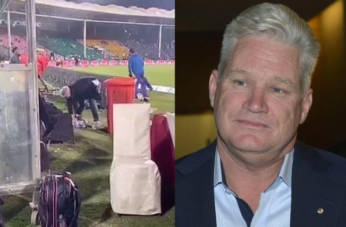 Karachi Kings’ coach Dean Jones cleans stadium after PSL match