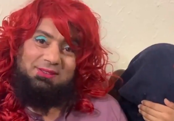Shoaib Akhtar pokes fun at Saqlain Mushtaq after his daughter gives him a makeover