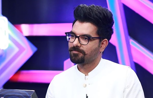 ‘Meray phone kay darwazay hamesha khulay hain,’ Yasir Hussain tells his colleagues