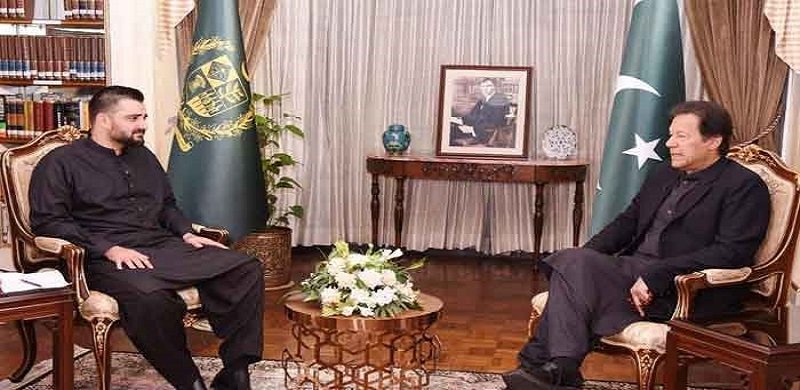 Hamza Ali Abbasi has interviewed PM Imran and we all can’t stop talking