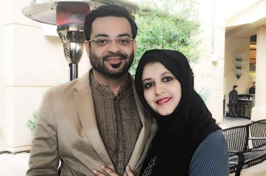Bushra Iqbal says Aamir Liaquat divorced her over the phone