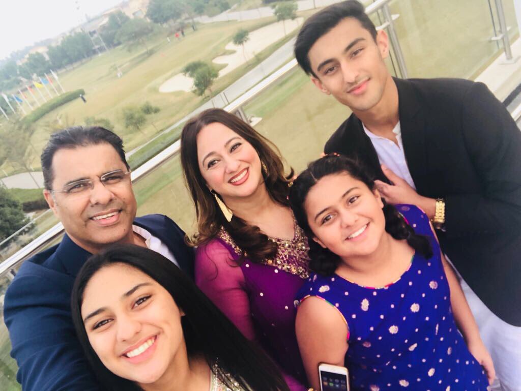 Mrs Waqar Younis pens a sweet note for husband on 21st anniversary