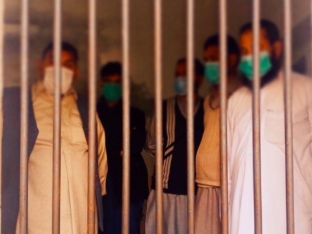 Five KP policemen suspended for beating up women suspects