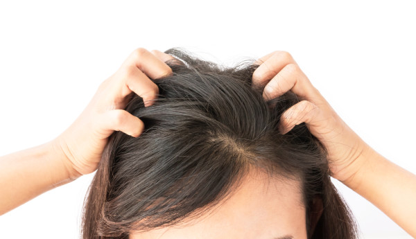 Police arrest mother after 4-year-old daughter nearly dies from head lice