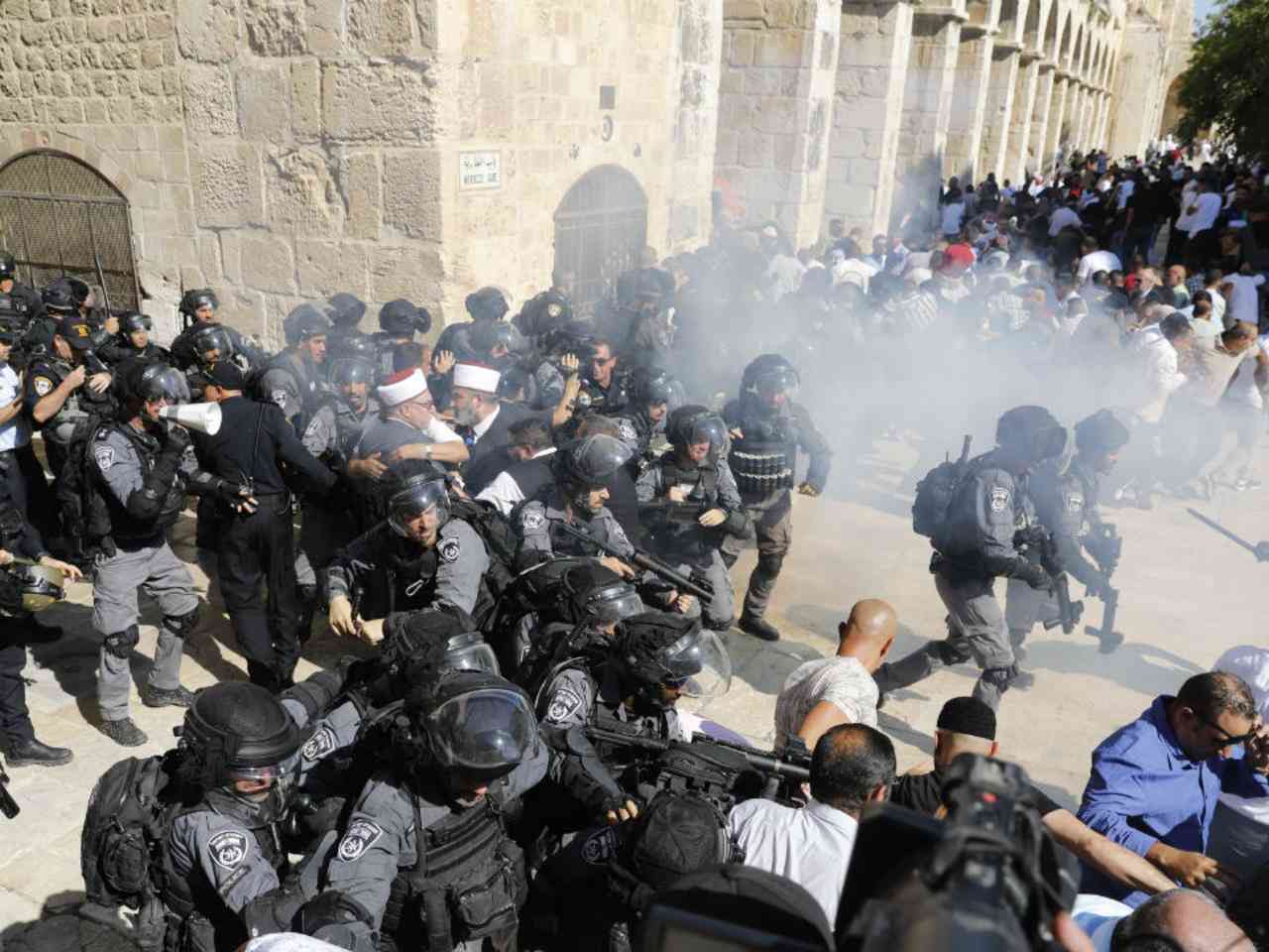 Despite a ceasefire, Israel ruthlessly attacks worshippers at Al-Aqsa