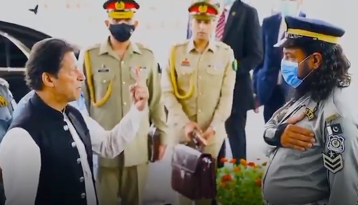 PM admires injured traffic cop for his dedication