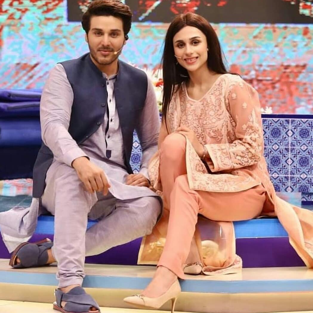 Mashal Khan Beautiful Pictures from iftaar transmission hosted by Ahsan Khan | Reviewit.pk