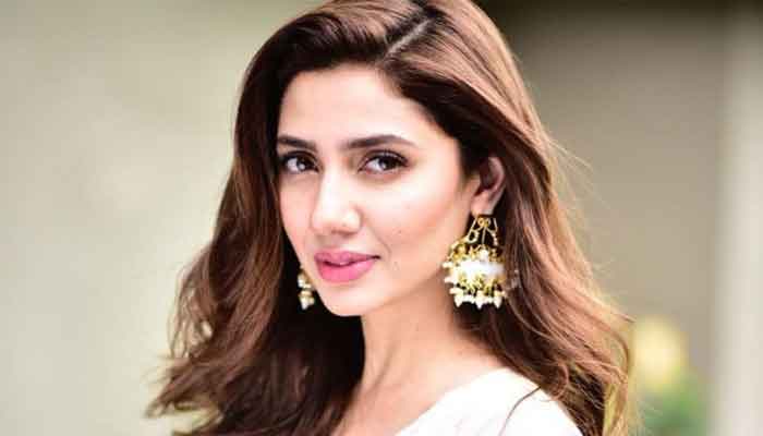 Video: Sarah Khan ranks contemporaries Mahira, Mehwish and Maya in terms of acting talent