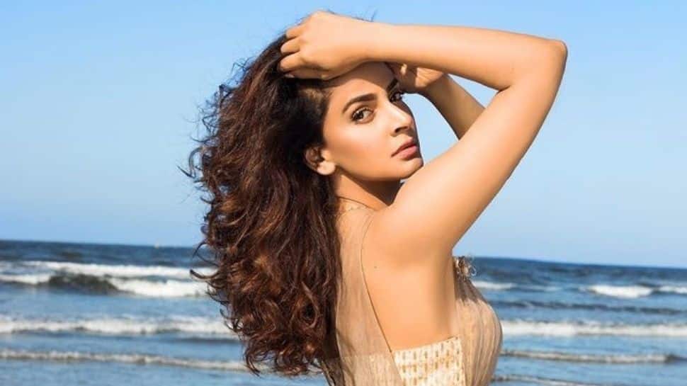 Five pictures that prove 'Hindi Medium' actress Saba Qamar is a stunner | News | Zee News