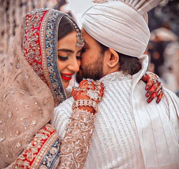 Netizens label Saboor & Ali 'DESPERATE COUPLE' after kissing pictures emerge