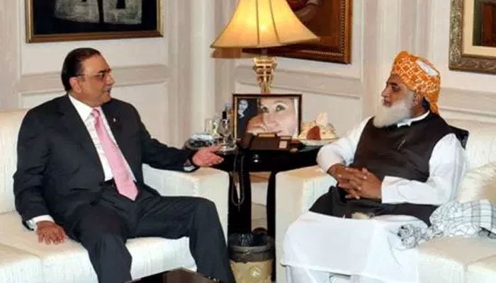 Fazl to host dinner for Zardari to discuss no-confidence motion today
