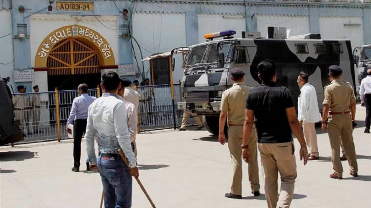 Indian court sentences 38 Muslims to death for 2008 bomb blasts