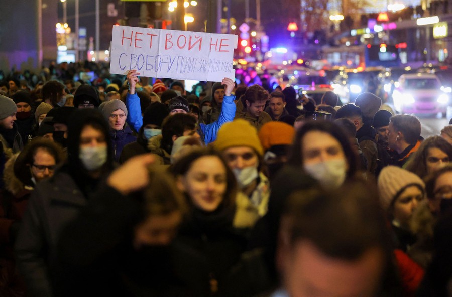 ‘No to War’: Thousands of Russian citizens protest against their government for the Ukraine invasion