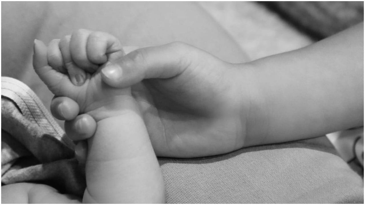 Kylie jenner and travis scott blessed with baby boy model share photo on social media | Baby Boy: Kylie Jenner becomes mother, gives birth to son, photo goes viral on social media |