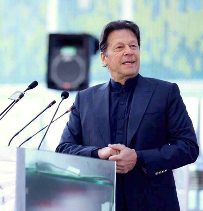 ‘Hamaray paas paisa ziada aya hai’: PM Khan reveals reason for slashing petrol, diesel prices