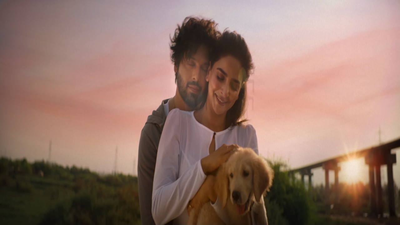Fahad-Saba shine in Asim Azhar’s ‘Kabhi Mai Kabhi Tum’