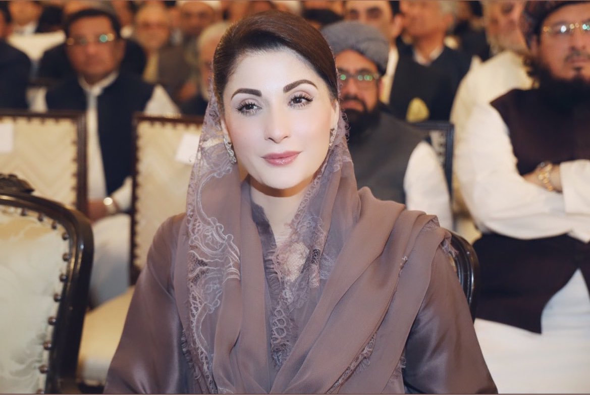 Which designer was Maryam Nawaz wearing at the PM oath-taking ceremony?