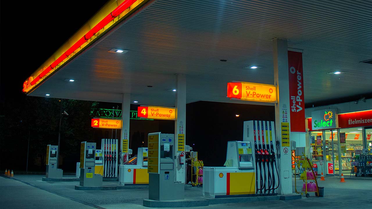 Govt hikes petrol price by Rs5 to Rs272 per litre to match global market changes