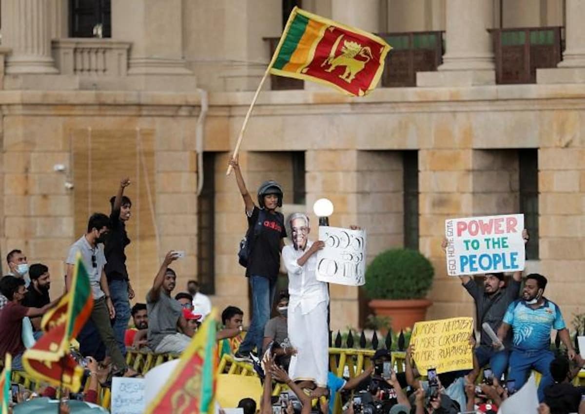 Crisis-hit Sri Lanka announces default on foreign debt