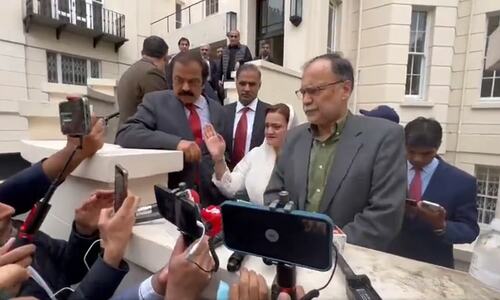 PML-N leaders take oath twice, vow issues discussed with Nawaz to remain secret