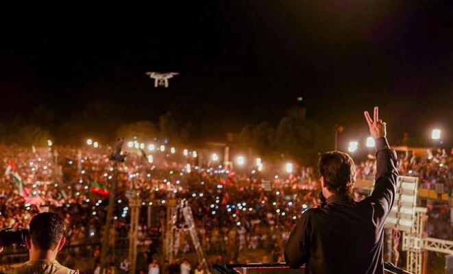 ‘Jo sazish rok saktay thay, unko bataaya tha ke barri mushkil se mulk ki economy sambhali hai’: Imran Khan