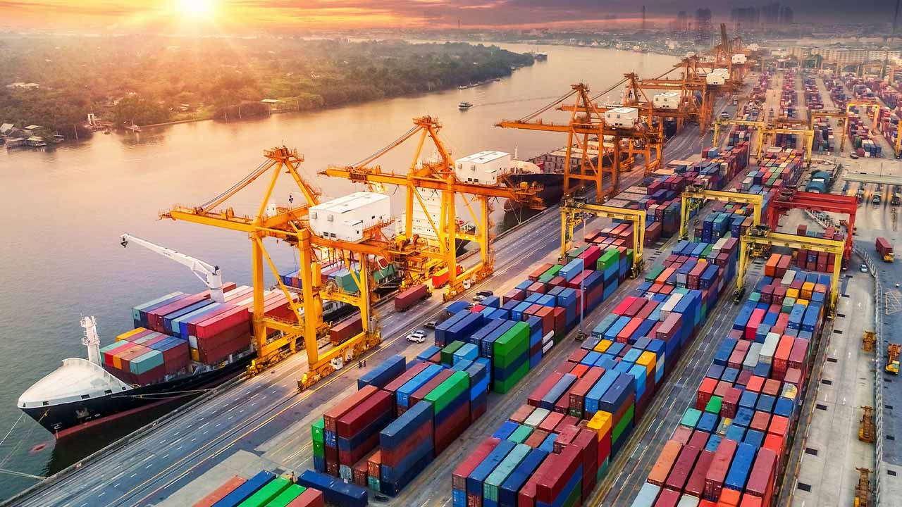 Pakistan’s exports surpass Rs4,300 billion, up by 35.33% in six months