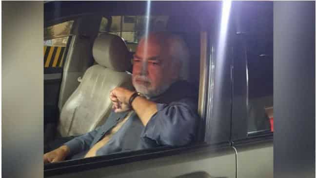 Unidentified men attack political commentator Ayaz Amir