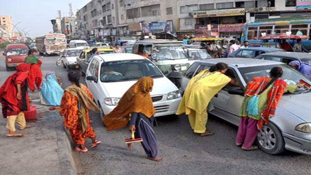 Police arrests 106 professional beggars in a crackdown