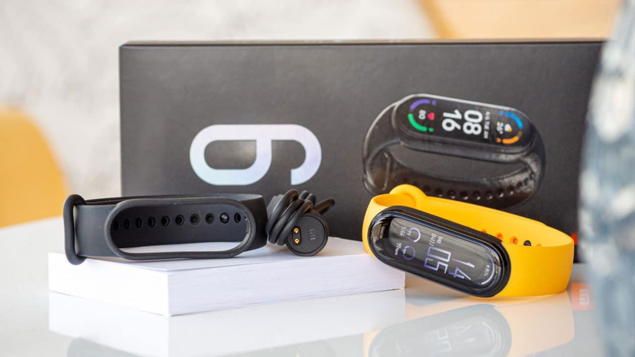 Believe it or not, this fitness band costs less than Rs900