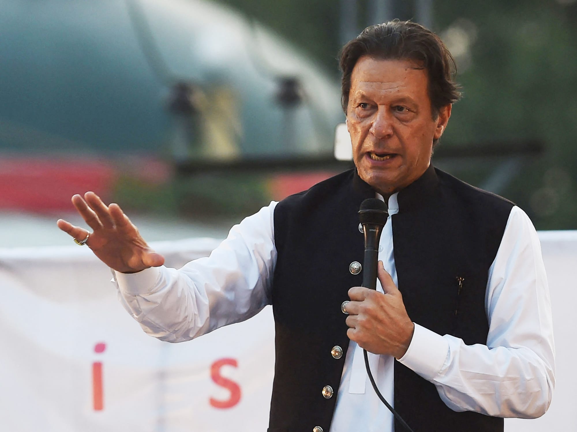 Dissolution of assemblies: Khan to make important announcement next week