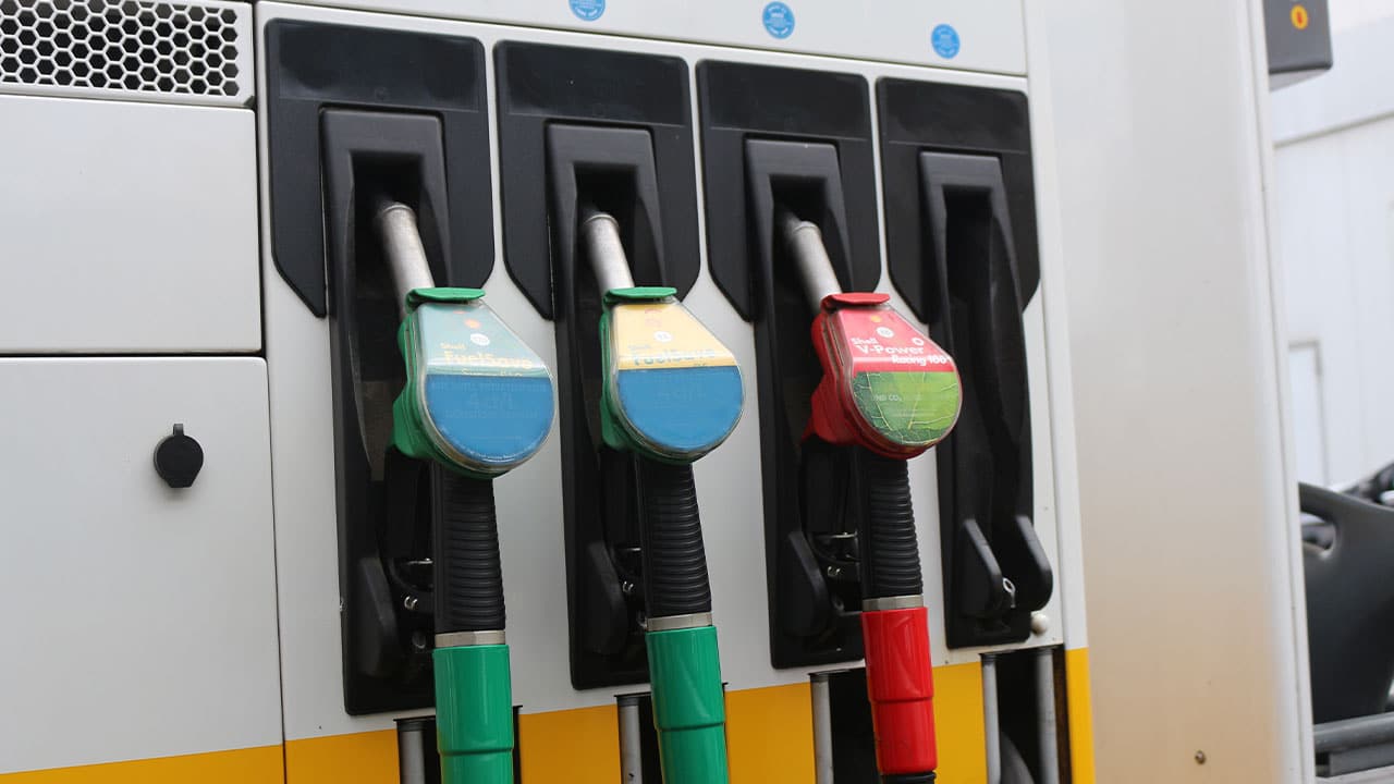 Govt keeps petrol price unchanged, implements Rs7.50 hike in diesel rate