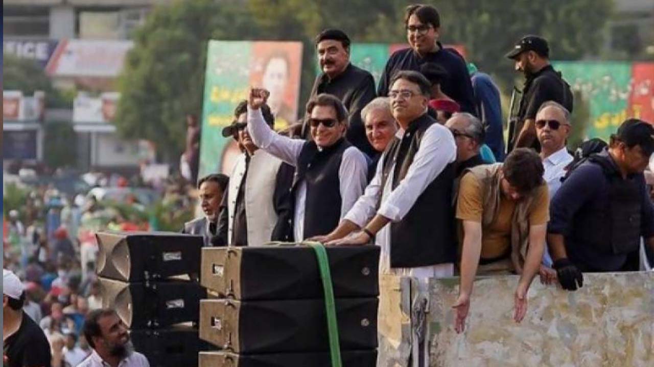Some PTI members don’t want to dissolve assemblies, says Asad Umar