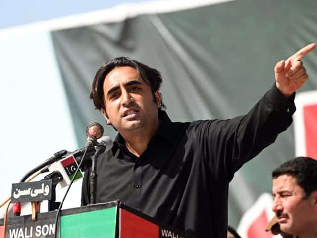 ‘Baitho apni kursi par’: Bilawal advises Imran to come back to parliament