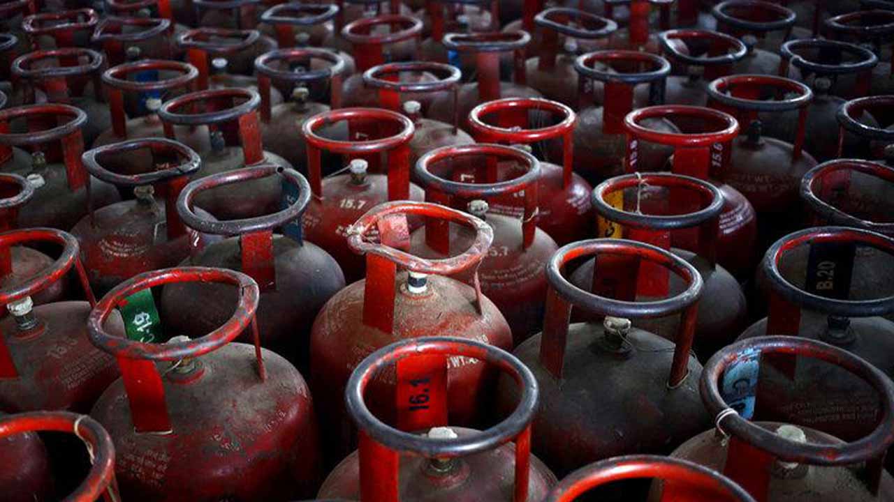 OGRA reduces LPG price to Rs234 per kg amidst cost-cutting measures by OGDCL