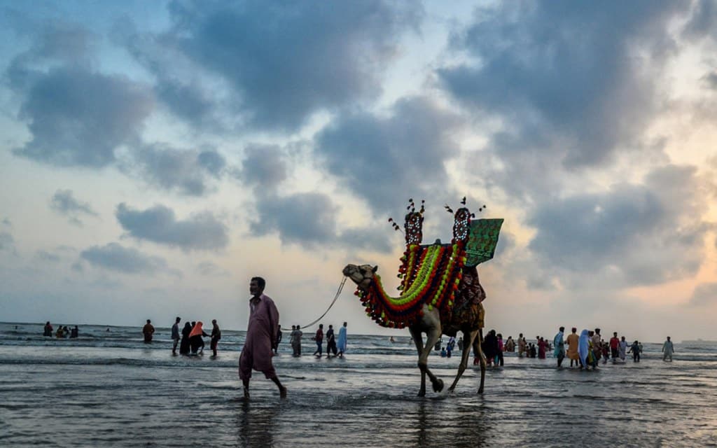 Karachi father throws his two children in sea after fight with wife