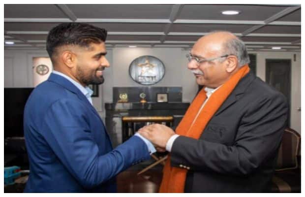 Fans back skipper Babar Azam over captaincy issue