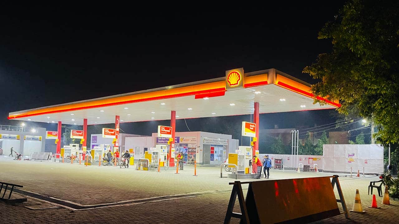 Govt expected to increase petrol price by up to Rs14 per litre for the next fortnight