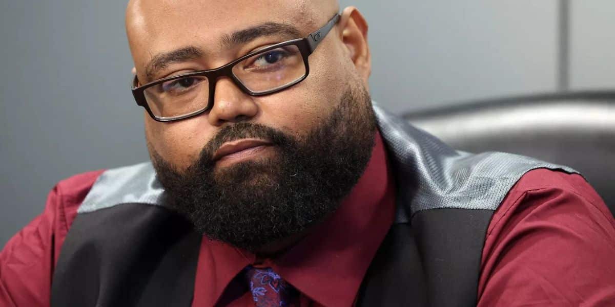 TW: After posting complaint, Chicago man finds three severed heads on desk