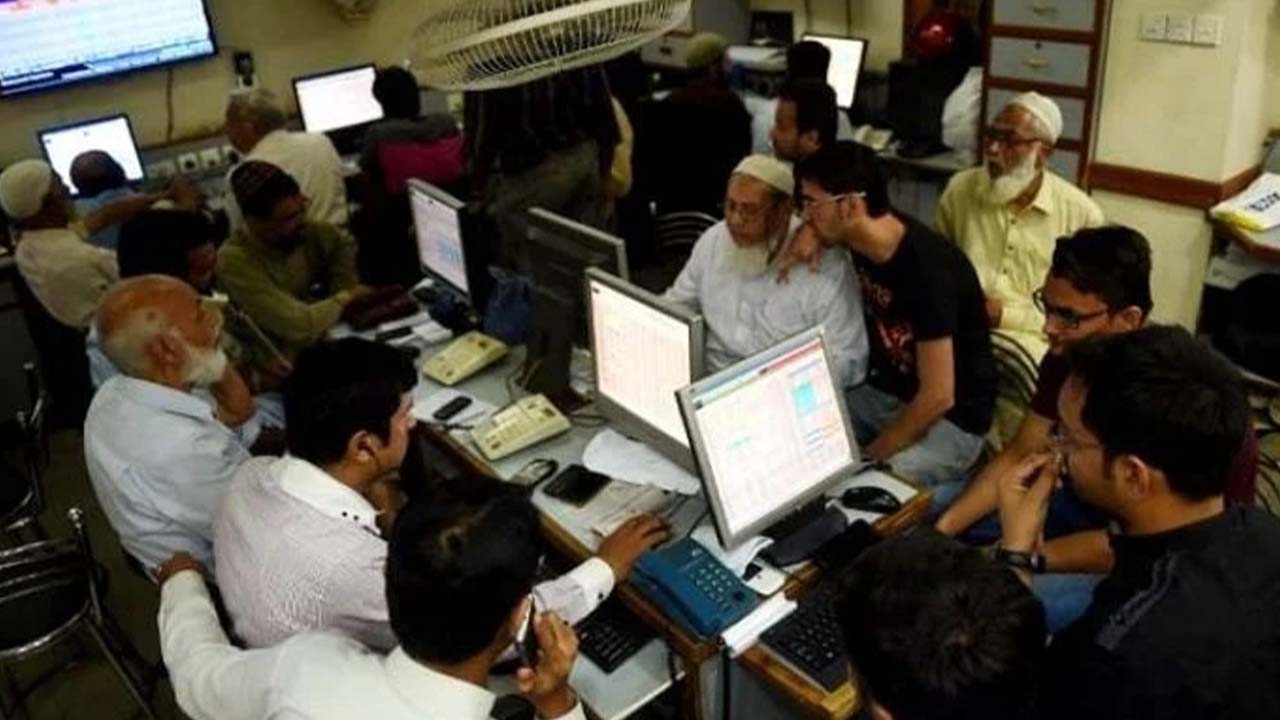 Govt employees of grades 1-16 to receive 35% salary raise in FY2023-24 budget