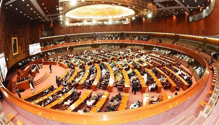 PML-N convinces allies to grant extra powers to caretaker PM