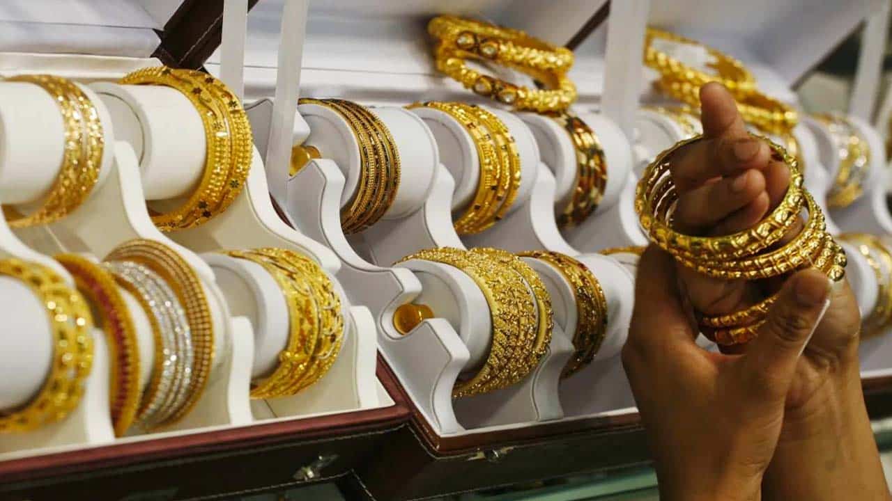 Second consecutive decline: Gold price drops by more than Rs6,000 per tola