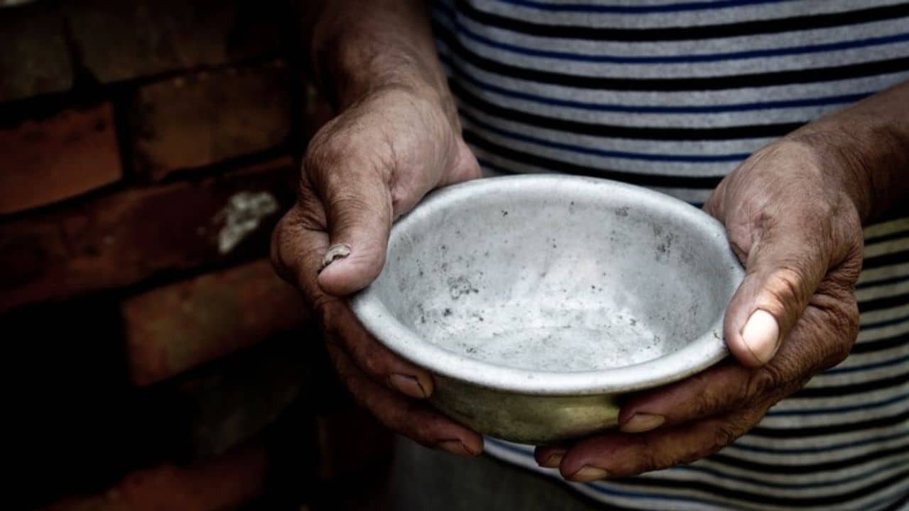 Hungry man calls 15 for food; police helps