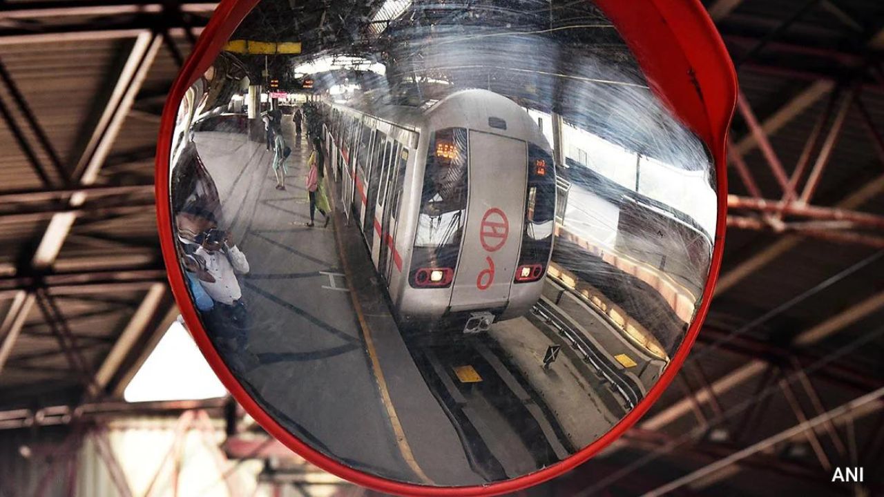 Man caught masturbating, ejaculating on minor girl In Delhi Metro: NDTV
